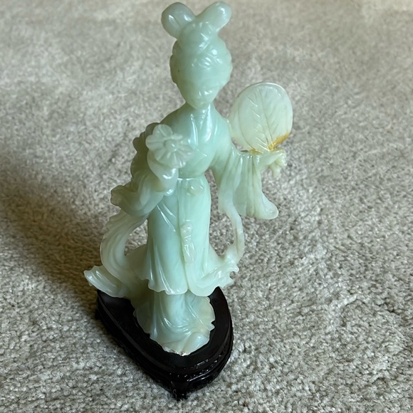 Beautiful Jade statue. - Picture 1 of 5